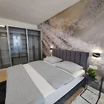Town Square Apartment *