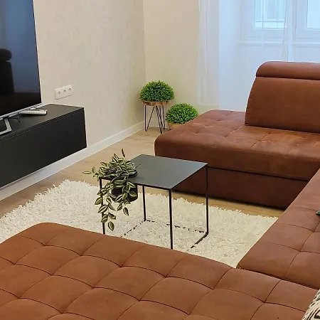 Town Square Apartment *