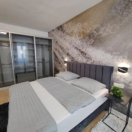 Town Square Apartman *