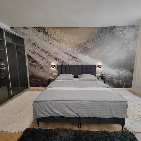 Town Square Apartman *